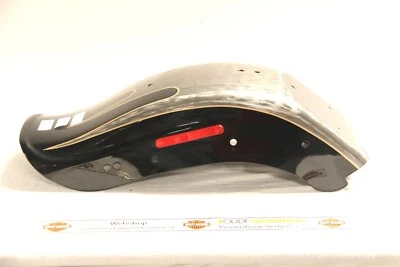 Guardabarros trasero Harley Davidson modelo FXSTSSE2, negro vivo con llamas de caramelo ahumado Foto 1 de 4