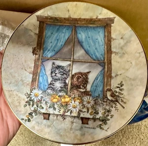 EIN PERFEKTER STANDPUNKT "UNERWARTETE BESUCHER" BRADFORD KNOWLES KATZE KÄTZCHEN TELLER - Bild 1 von 4