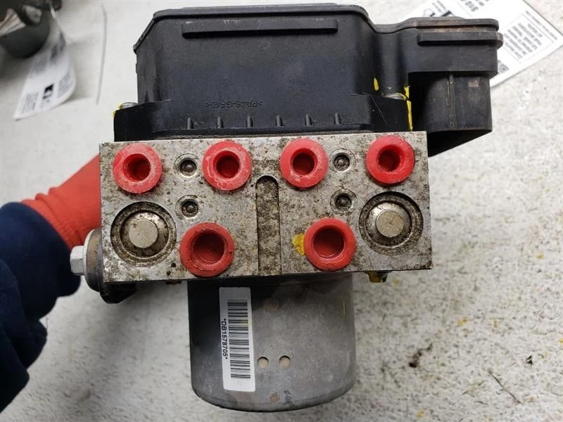 Conjunto de bomba de freno antibloqueo Ford Edge Lincoln MKX 2008-2009 ABS fabricante de equipos originales usado Foto 1 de 2