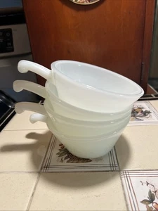 Vintage Anchor Hocking Fire King Milk Glass Soup Bowls - Bild 1 von 4