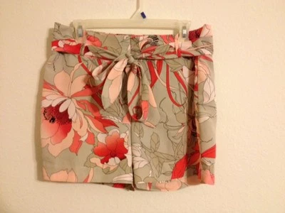 WORTHINGTON - PANTALONES CORTOS FLORALES - 10 Foto 1 de 3