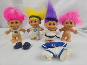 Menge 4 Russ Berrie Packers Fitnessstudio Karate TROLL PUPPEN Baseball 4 Zoll - Bild 1 von 7