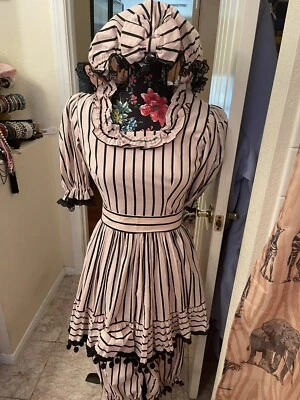 Edwardian,Bridgerton /Victorian/Paris1600s/1800sPink/BlkStripe,4pcRet.$2699sz2/6 - Image 1 of 4