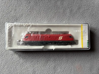 Minitrix 12730 Spur N E-Lok 1116.001 ´Taurus´ 3 Stromabnehmer rot/grau Epoche 5 - Bild 1 von 4