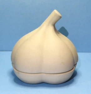 Vintage Pyrex Accessories Garlic Keeper Storage Kitchen Container 4.5"H x 5" - Picture 1 of 5