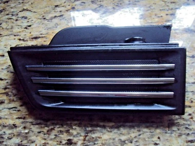 Dodge Nitro 2007-2011 guardabarros parrilla lado del conductor. Original OEM Foto 1 de 3