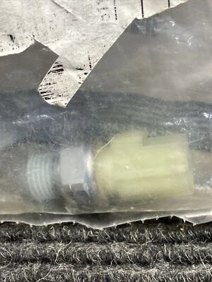 GC3Z9278A OIL PRESS SWITCH FOR FORD F-150 F-250 F-350 F-450 F-550 GRAND MARQUIS - Image 1 of 2