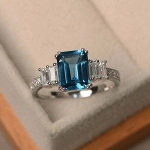 Anillo de boda de topacio azul de Londres con corte esmeralda de 3 quilates enchapado en oro blanco de 14 quilates - Imagen 1 de 5