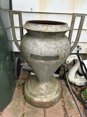  Urna antigua griega de hierro fundido 36" de alto. Ayudará con entrega limitada.  Foto 1 de 4