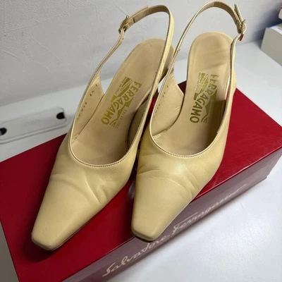 Salvatore Ferragamo Bombas Tacón Cuero Amarillo 6.5 113364c - Imagen 1 de 4