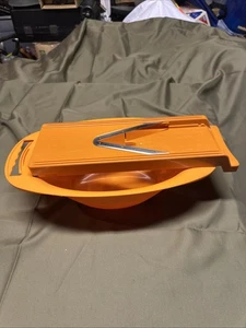 Vintage Borner Mandoline V-Schneider in orange Schüssel mit Klinge selten - Bild 1 von 7