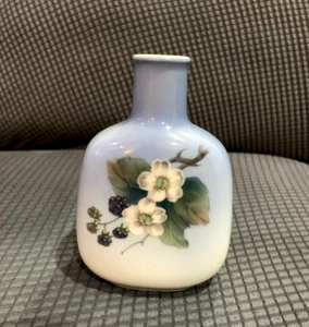 Royal Copenhagen BLACKBERRIES Squat Vase #288/4646 5-3/4" - Picture 1 of 7