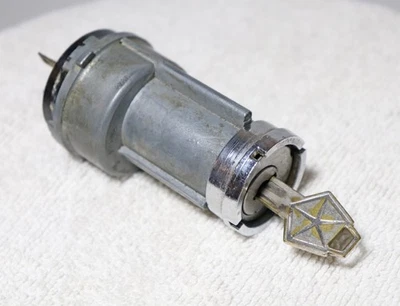 69 Roadrunner ignition switch /key Satellite - Image 1 of 4