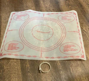 TUPPERWARE- PASTRY MAT WITH RED LETTERING - Picture 1 of 2