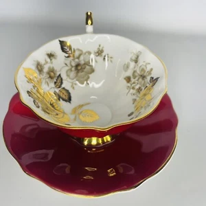 Queen Anne Bone China Red w/ Gold Flowers Tea Cup & Saucer Gold Trim Rare! - Picture 1 of 9