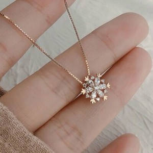 Luxury Zircon Crystal Snowflake Pendant Necklace Women Gold Chain Jewelry Gifts