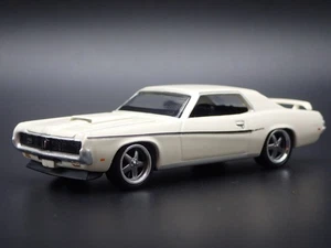 1969 69 MERC MERCURY COUGAR ELIMINATOR BIANCO MODELLO AUTO DIECAST IN SCALA 1:64 - Foto 1 di 8