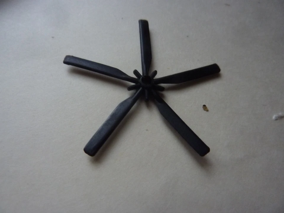 SOLIDO PIECES DETACHEES  hélicoptère Puma  Hélice dérive  (bureau) - Photo 1/1