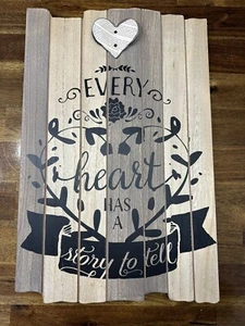 Decorazione da appendere a parete decorazione casale accento casa ogni cuore ha una storia - Foto 1 di 7