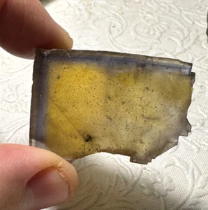 4 CM YELLOW AND BLUE FLUORITE AVEYRON, FRANCE - 29 GRAMS - Picture 1 of 13