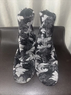 Free People Bohemian Boho Chic Black Tapestry Velvet Floral Ankle Boots 39 Women - Image 1 of 4