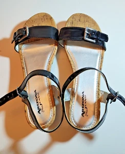 NEW WITHOUT BOX GIRLS ARIZONA JEAN CO. BLACK BUCKLE WEDGE SANDALS, size 4 M - Picture 1 of 3