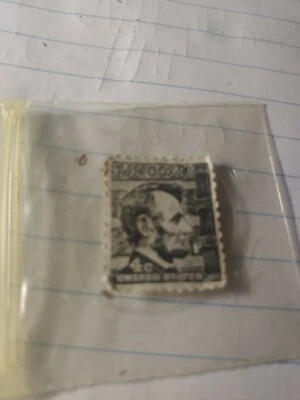 3/3  Abraham Lincoln 4 cent Black Stamp VINTAGE/UNCIRCULATED - Image 1 of 3