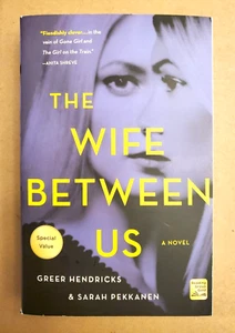 The Wife Between Us by Greer Hendricks and Sarah Pekkanen 2017 Trade Paperback - Imagen 1 de 5