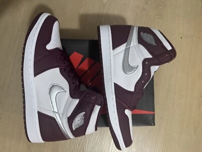 Nike Air Jordan 1 Retro Alto OG Burdeos talla 8.5 Blanco Borgoña Para Hombres 555088-611 Foto 1 de 4