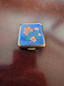 Pastillero/estuche floral vintage Stratton England 1,5′′ azul y dorado para lentes de contacto - Imagen 1 de 5