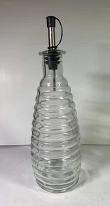 Botella de vinagre de vidrio transparente con caño en forma de colmena de 9 1/4" de alto de colección - Imagen 1 de 7