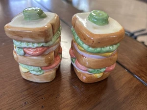 Vintage Sandwich Salt And Pepper Shakers OGGI - American Diner Series - Yummy! - Picture 1 of 4