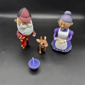 2002 Rudolph The Island Of Misfit Toys SKINNY SANTA Mrs Claus Baby Rudolph READ - Picture 1 of 24
