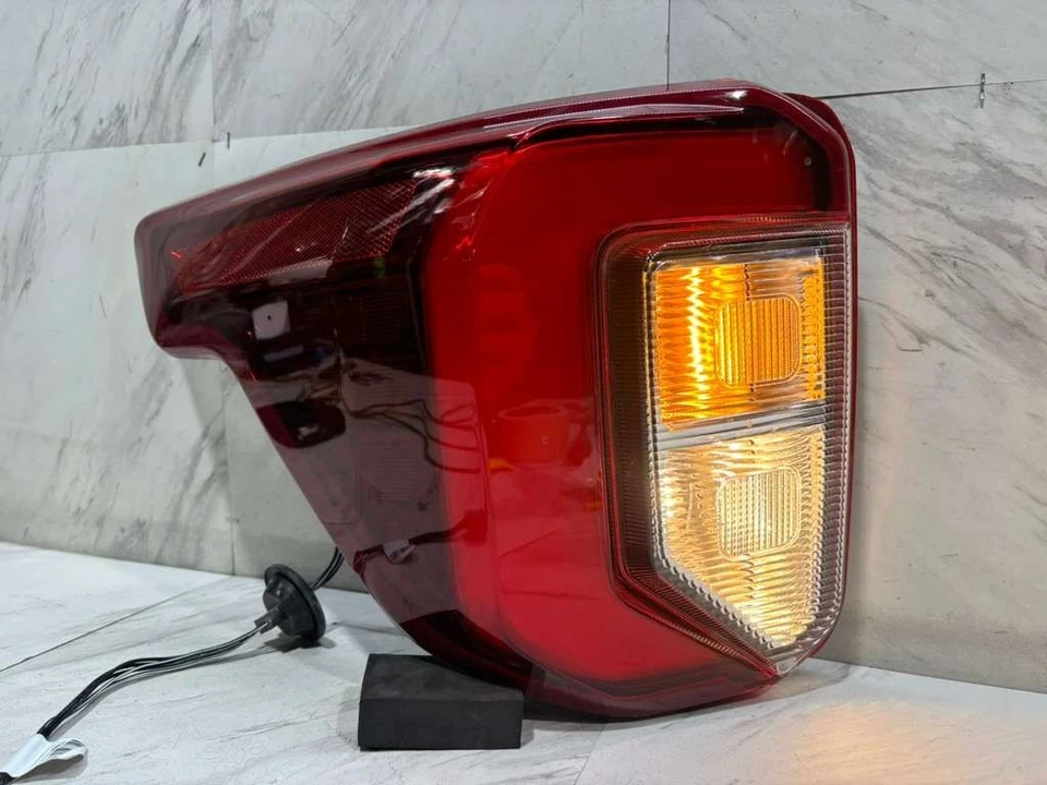 Ford Explorer 2020 2024 conjunto de luces traseras exteriores OEM lado del conductor izquierdo halógenas Foto 1 de 4