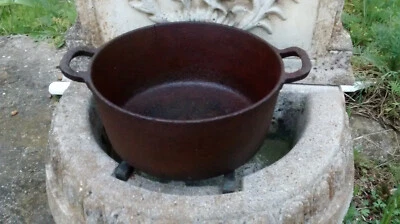 Ancien Chaudron, Marmite, plat  en fonte avec des anses de  21 cm de diamètre - Photo 1/4