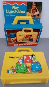 2 Vintage 1979 Fisher Price #638 Spiel Lunchboxen - 1 gebraucht, 1 nie geöffnet!! - Bild 1 von 5