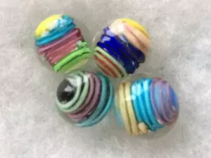 1 x handgefertigter Marmor ""CURLICUE"" 16 mm traditionelles Kinderspiel/Sammlerstück - Bild 1 von 5