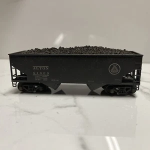 HO Atlas 1873-2 Alton 2-Bay Open Hopper Car #61009 - Picture 1 of 5