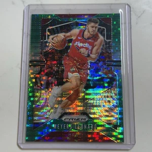 2019-20 Panini Prizm #117 Meyers Leonard Green Pulsar Prizm /25 SSP SP - Foto 1 di 2