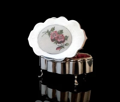 Antiguo ataúd de joyería de plata y esmalte, caja, guilloche y pensamientos Foto 1 de 4