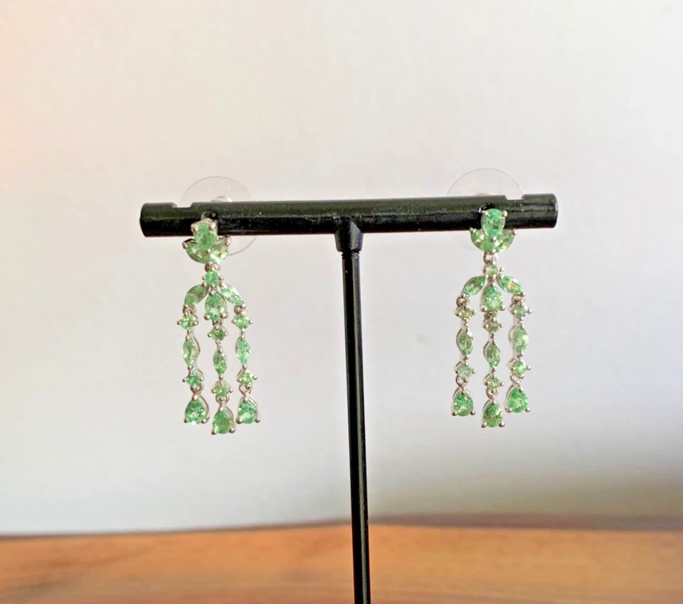 Merelani Mint Garnet Chandelier Earrings in Platinum Over Sterling - 2.90 ctw. Foto 1 de 4