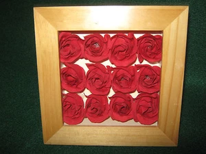 Roses "RED" Shadow Box (12 Rose Buds) Looks Real! Lovely Cloth / Nature - Picture 1 of 3