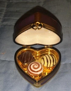LIMOGES BOX LILA HERZ & 3 SCHOKOLADENTRÜFFEL "FOREVER NEBEN DIR" - Bild 1 von 7