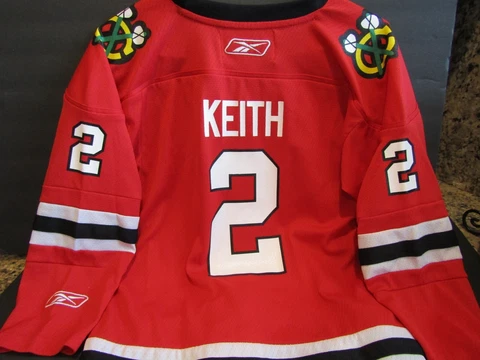 REEBOK Chicago Blackhawks DUNCAN KEITH #2  Red Youth L/XL Jersey Cover