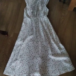 Ladies Dress M&S Size 10 regular BNWT Beautiful style Figure Flattering - Picture 1 of 7