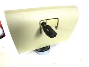 GENUINE FOCUS CC CONVERTIBLE GLOVEBOX WITH KEY AND LOCK 6N41 A06044 PDW 06-10 - Picture 1 of 5