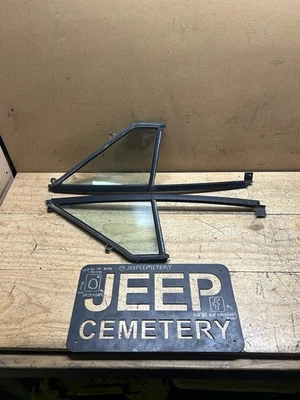 84-96 Jeep Cherokee XJ Comanche MJ OEM Fixed Vent Windows (pair) LH & RH - Image 1 of 4