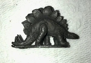 Mini estatuilla de peltre de dinosaurio Stegosaurus de la década de 1970 juguete prehistórico de colección - Imagen 1 de 6