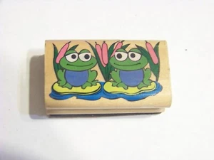 Sello de goma rana sello álbum de recortes artesanía y fabricación de tarjetas 2 ranas Lilly pad - Imagen 1 de 2