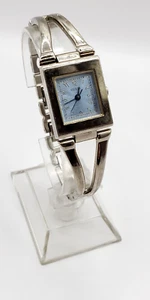 Reloj de cuarzo Guess para mujer tono plateado esfera cuadrada batería nueva G65646L - Imagen 1 de 7